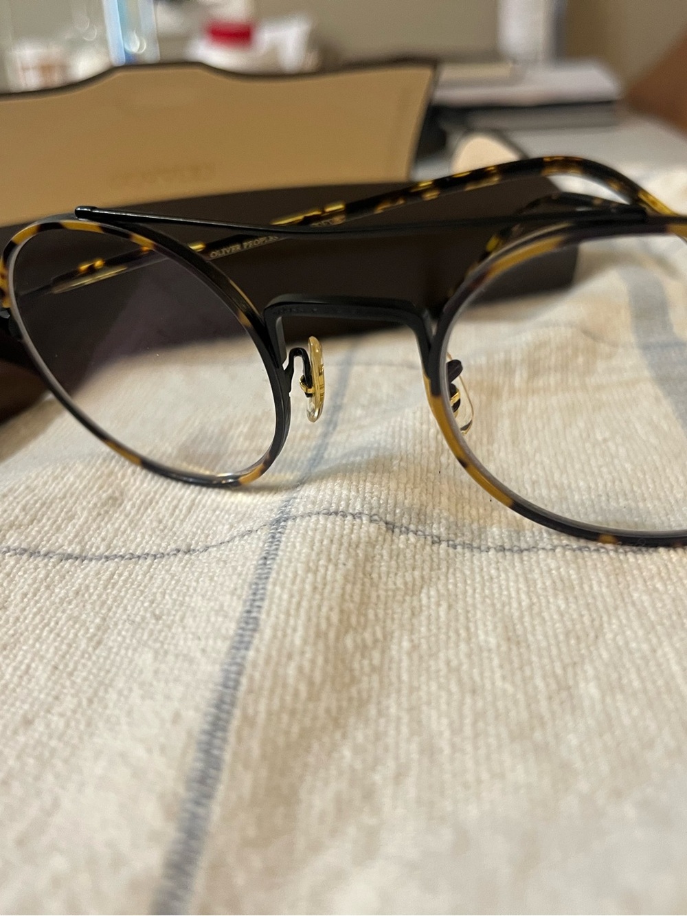 Oliver people’s round frame glasses with case cleaning cloth and carrier case - Picture 2 of 7